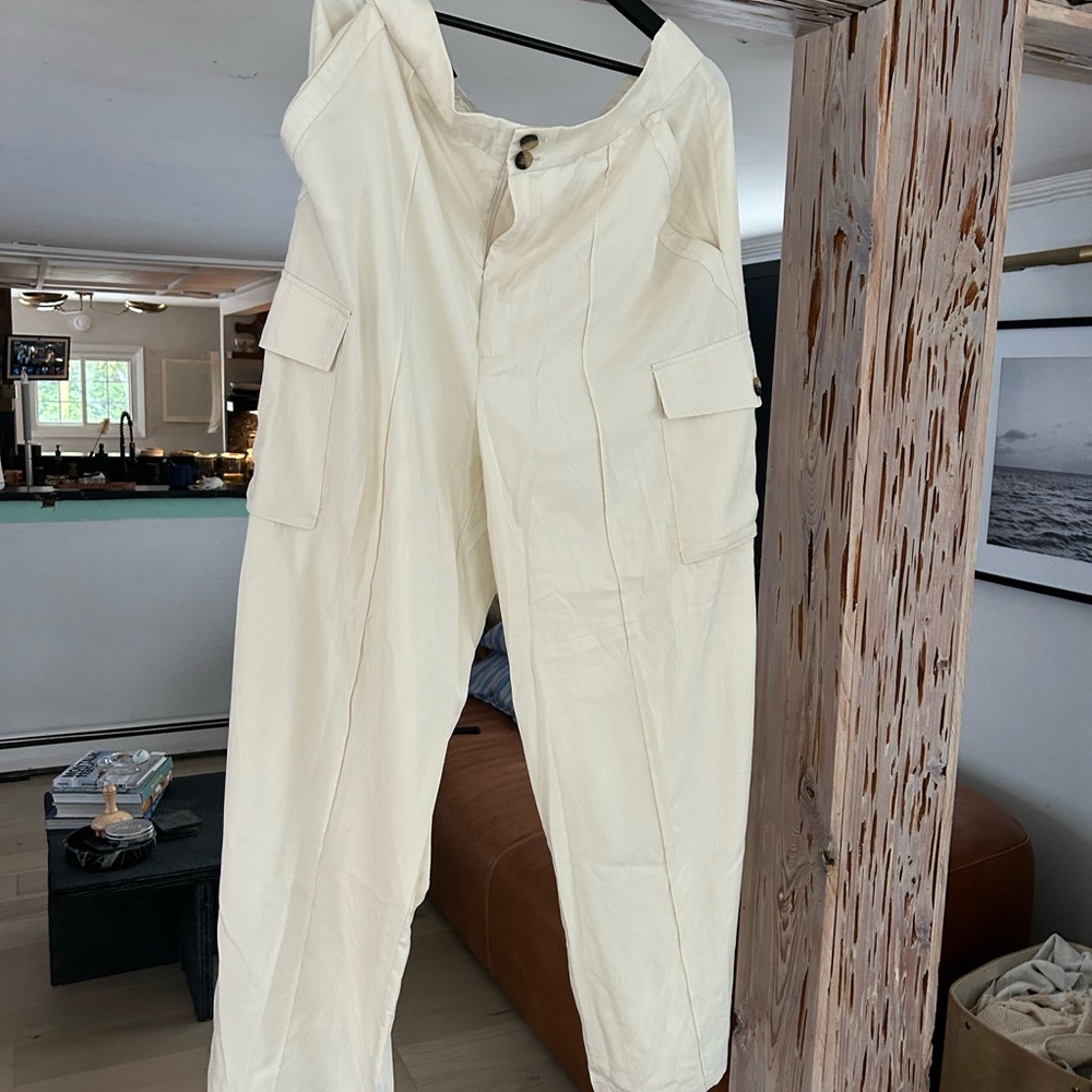 Banana republic, Cream Cargo Pants size 16.